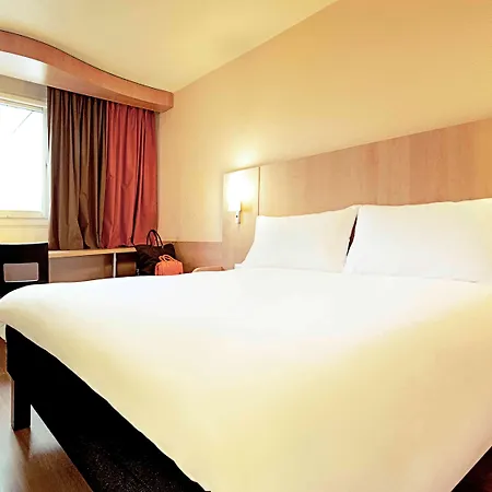 Ibis Hotell 3*