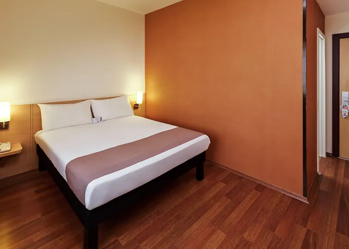 Ibis Hotel 3*